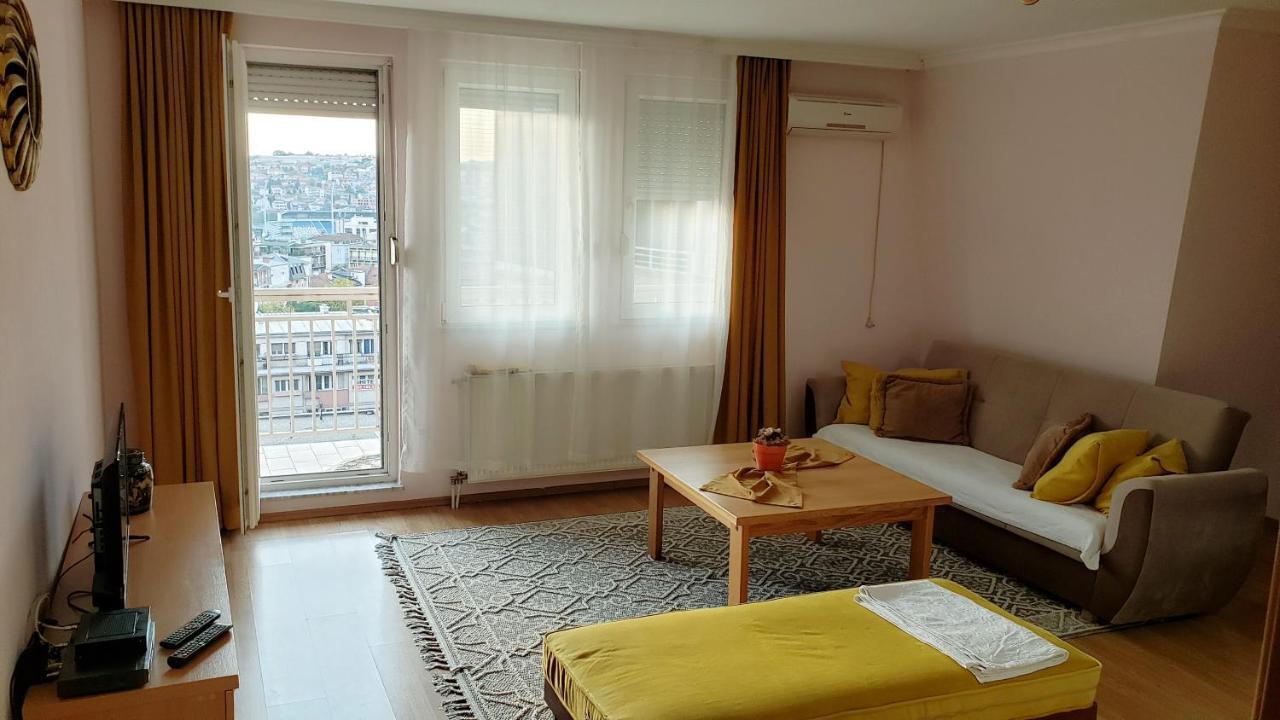 Spacious Downtown Apartment With A City View Πρίστινα Εξωτερικό φωτογραφία