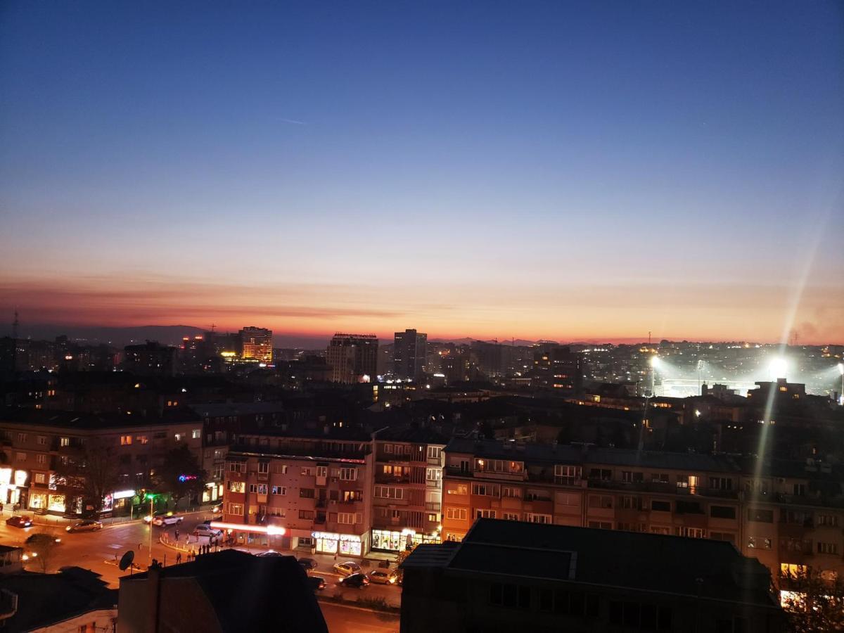 Spacious Downtown Apartment With A City View Πρίστινα Εξωτερικό φωτογραφία